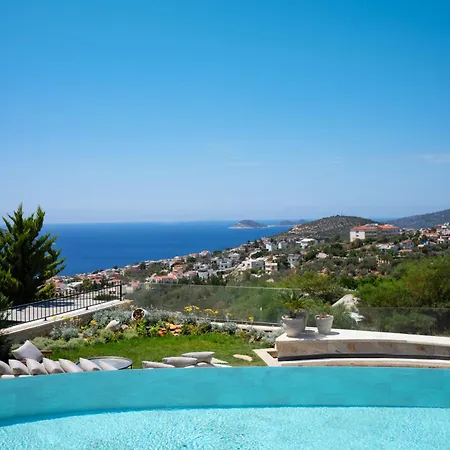 Thalia, A Joyful Serenity Unmasked *