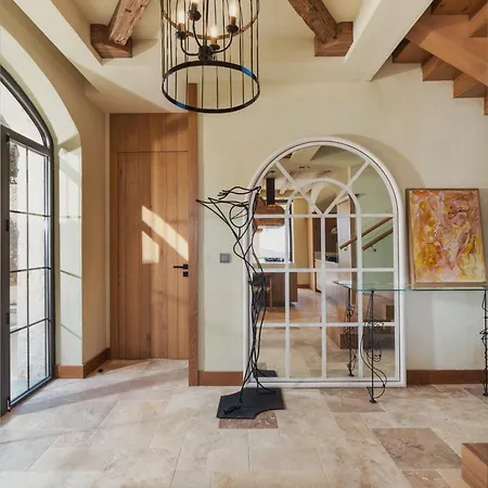 וילה Thalia, A Joyful Serenity Unmasked *