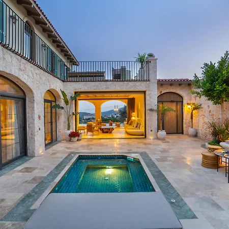 Thalia, A Joyful Serenity Unmasked * קס