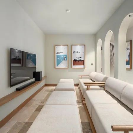 Thalia, A Joyful Serenity Unmasked קס