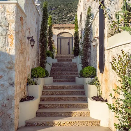 וילה Thalia, A Joyful Serenity Unmasked *