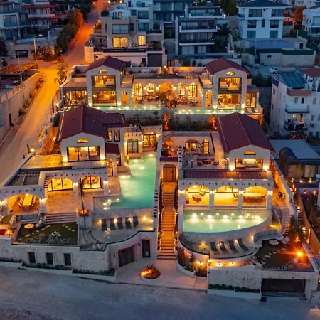 Thalia, A Joyful Serenity Unmasked וילה קס