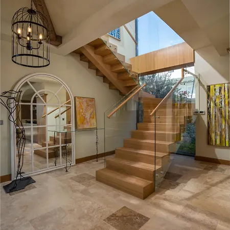 Thalia, A Joyful Serenity Unmasked *