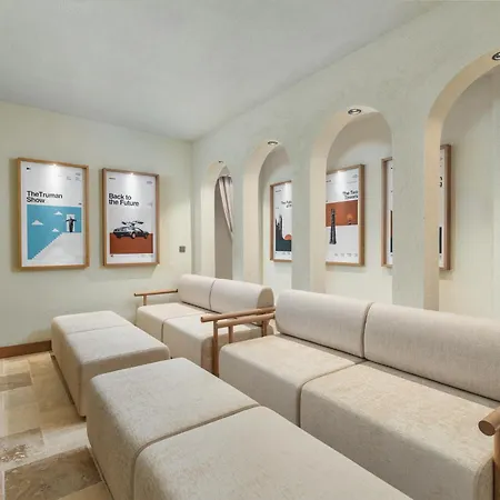 Thalia, A Joyful Serenity Unmasked קס