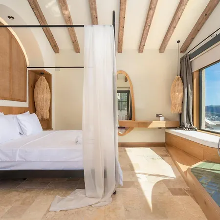 Thalia, A Joyful Serenity Unmasked וילה