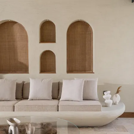 Thalia, A Joyful Serenity Unmasked * קס