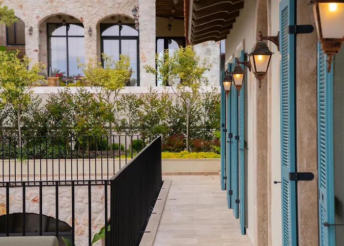 Thalia, A Joyful Serenity Unmasked