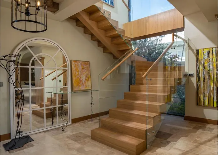 Thalia, A Joyful Serenity Unmasked *