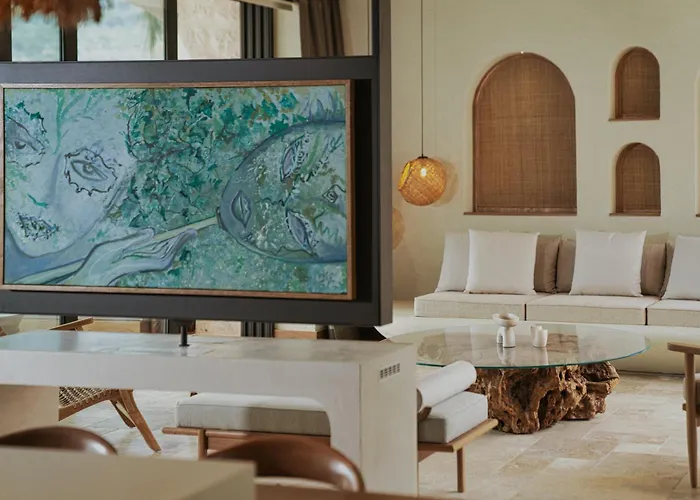 Thalia, A Joyful Serenity Unmasked *