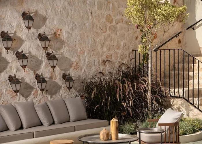 Thalia, A Joyful Serenity Unmasked *